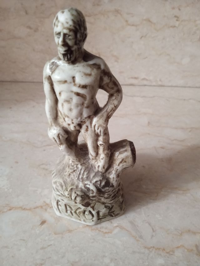 Statuina Ercole Distilleria Rossi di Asiago