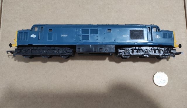 Locomotora Diésel Triang HO escala