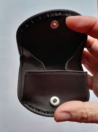 Monedero Marrón Clásico nuevo. 