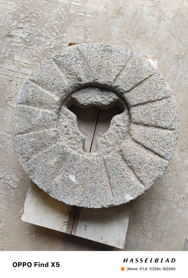 Preciosa Piedra Molino Antigua de Granito.
