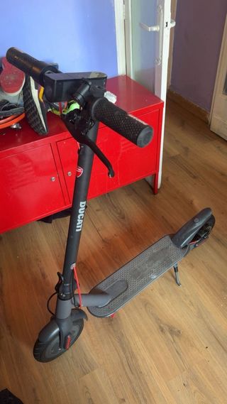 Patinete eléctrico Ducati, casi nuevo