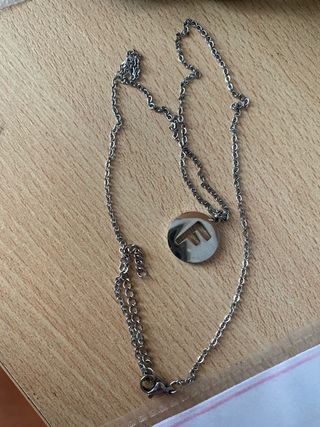 Collar Plata letra F