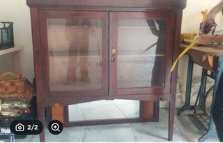Vitrina antigua de madera