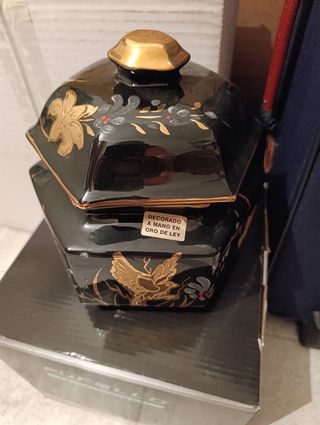 Jarrón porcelana negro-dorado