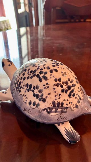 Tortuga porcelana azul y blanca
