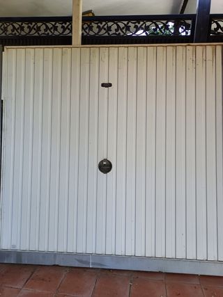 Puerta garaje basculante blanca