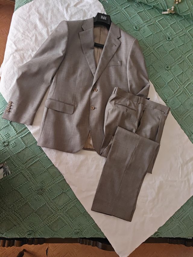 Traje beige caballero