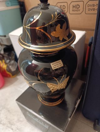 Jarrón porcelana negro-dorado