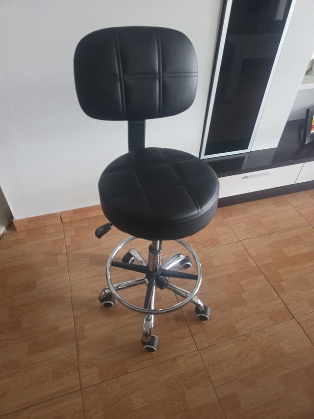 Taburete oficina giratorio cuero negro