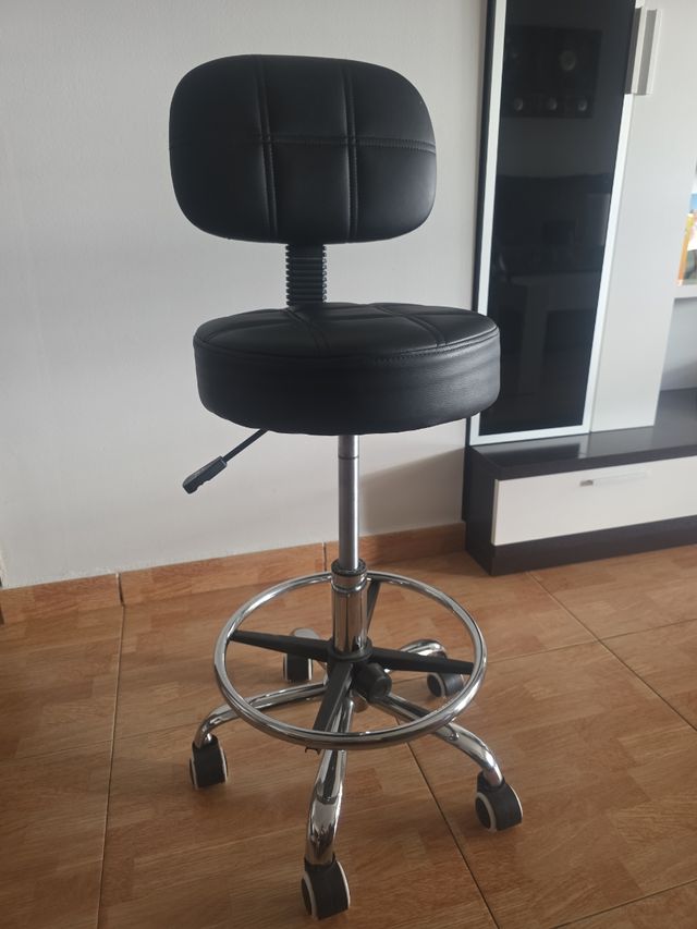 Taburete oficina giratorio cuero negro