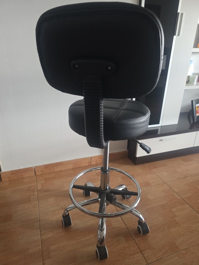 Taburete oficina giratorio cuero negro