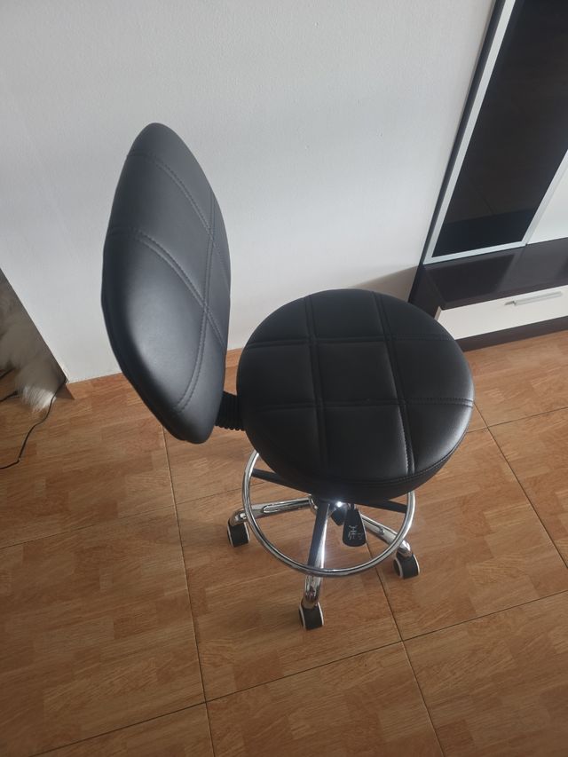 Taburete oficina giratorio cuero negro