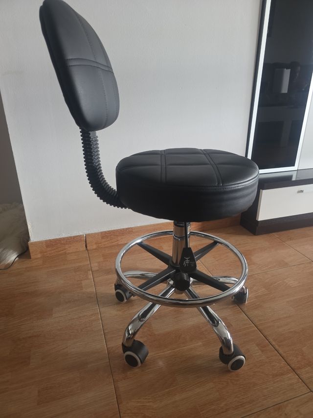 Taburete oficina giratorio cuero negro