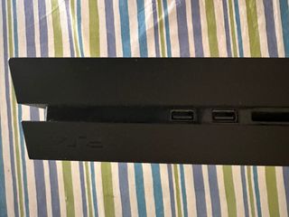 PS4 (PlayStation 4) 1TB + mando 