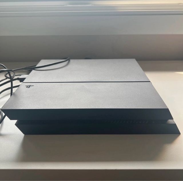 PS4 (PlayStation 4) 1TB + 3 Controller