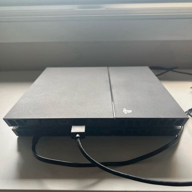 PS4 (PlayStation 4) 1TB + 3 Controller