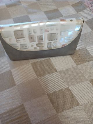 Bolsos de mano en piel, de diferentes marcas. 