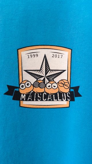 Máiscallos 1999‑2017 calaveras brillan oscuridad 