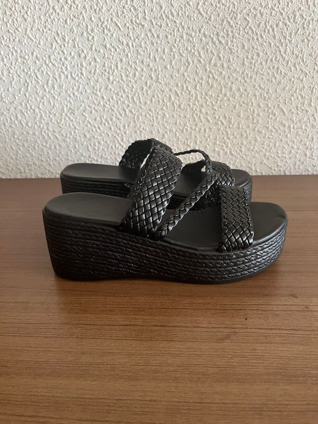 Sandalias  negras trenzadas