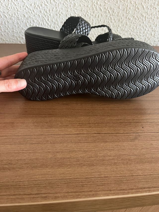 Sandalias  negras trenzadas