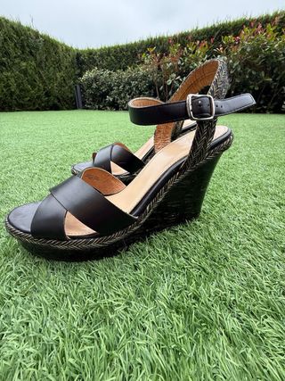 Sandalias cuña Pedro del Hierro negras