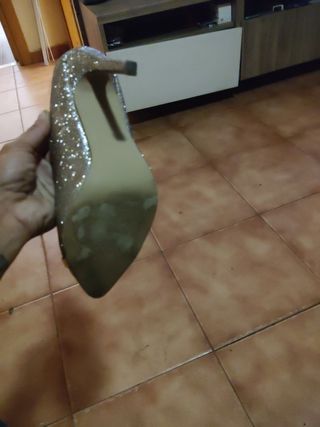 Zapatos tacón dorado mujer
