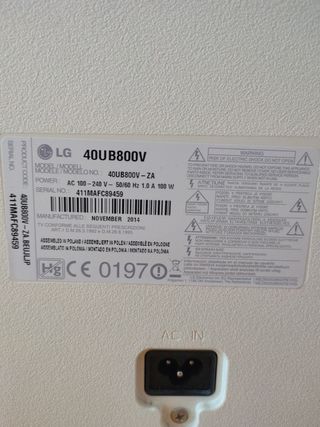 TV LG 40" 4K Smart TV blanca