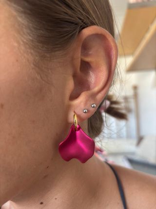 Pendientes pétalo rosa dorado