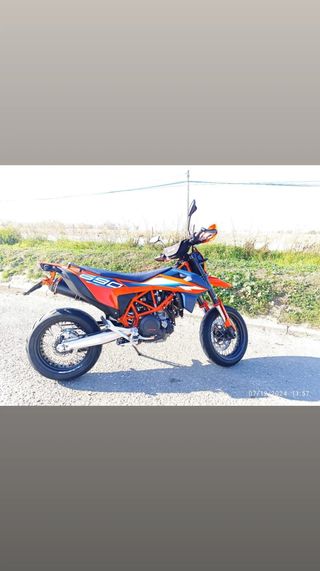 KTM 690 SMC R  2023