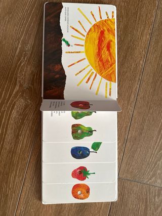 La pequeña oruga glotona cartoné mediana (Spani...