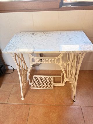 Mesa mármol patas máquina coser SINGER
