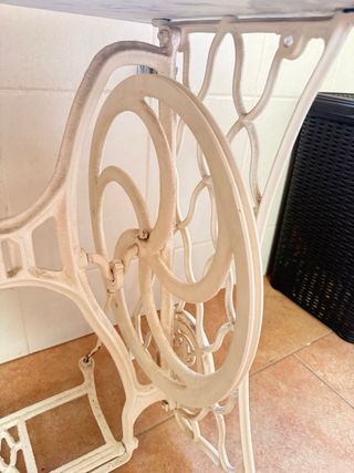 Mesa mármol patas máquina coser SINGER