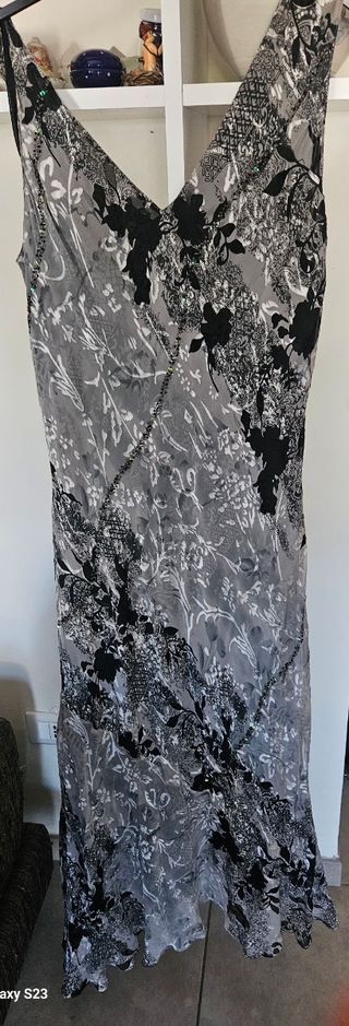 Abito lungo seta elegante grigio nero