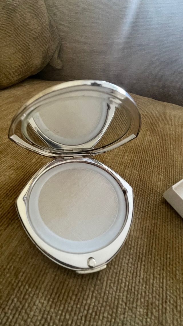 Polvera plateada vintage