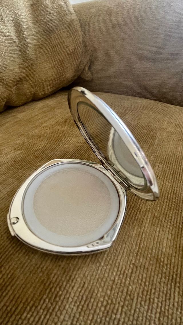 Polvera plateada vintage