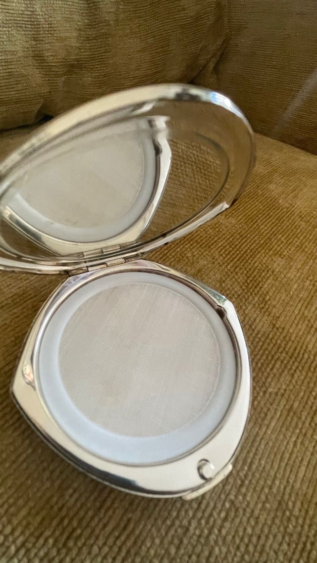 Polvera plateada vintage