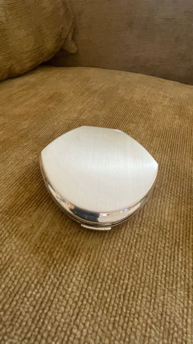 Polvera plateada vintage