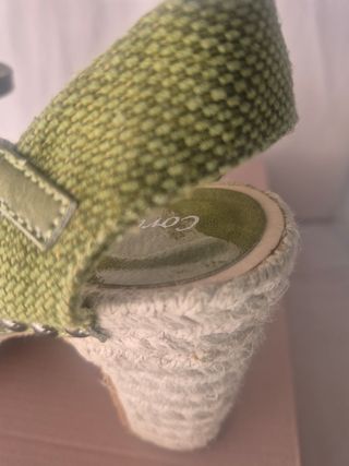 Zapatos tacón beige y verdes