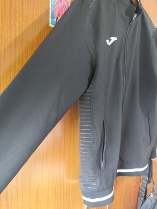 Chaqueta Joma negra 