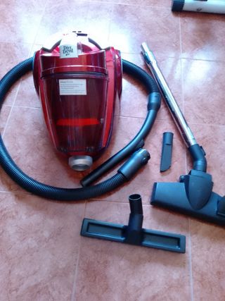 Aspiradora Dirt Devil roja.  1800 w asta 2300w