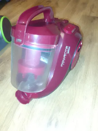 Aspiradora Dirt Devil roja.  1800 w asta 2300w