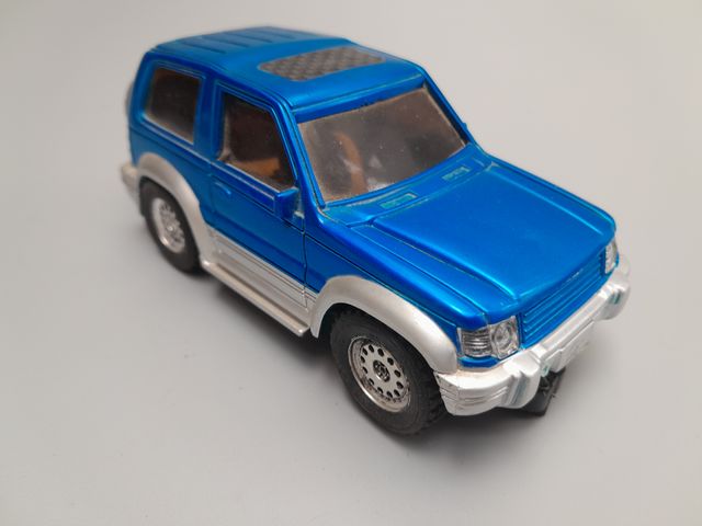 Coche escala Mitsubishi Pajero