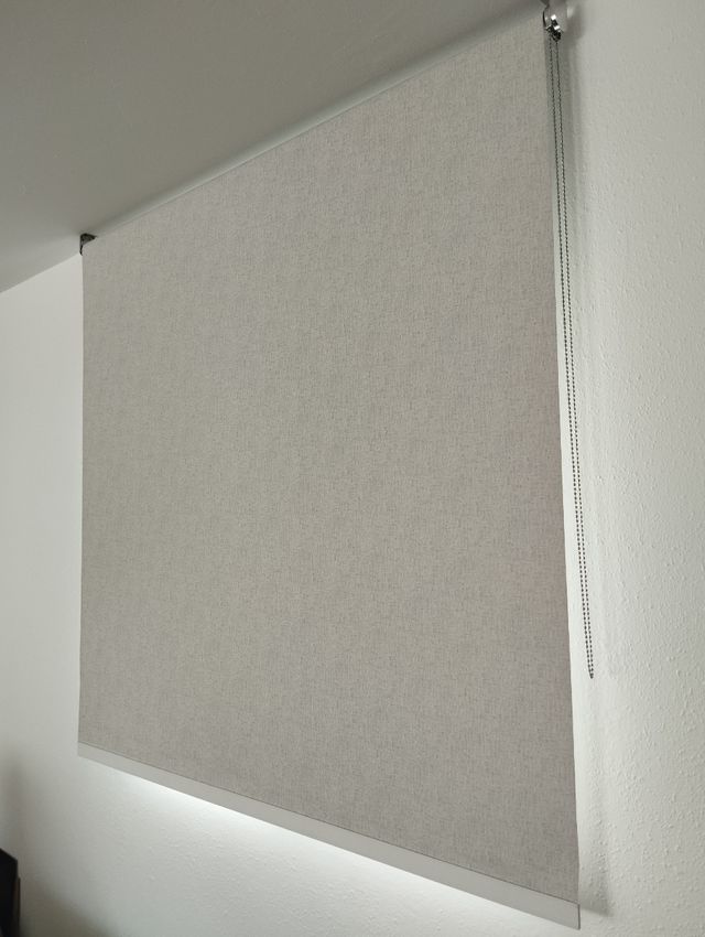 Estor enrollable opaco 240cm. Largo