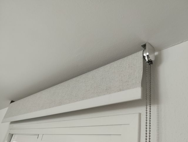 Estor enrollable opaco 240cm. Largo