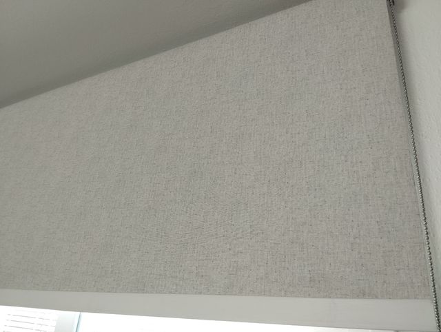 Estor enrollable opaco 240cm. Largo