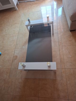 Mesa centro cristal y metal blanco