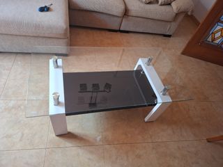 Mesa centro cristal y metal blanco