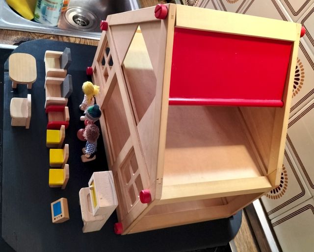 Casa madera muñecas vintage
