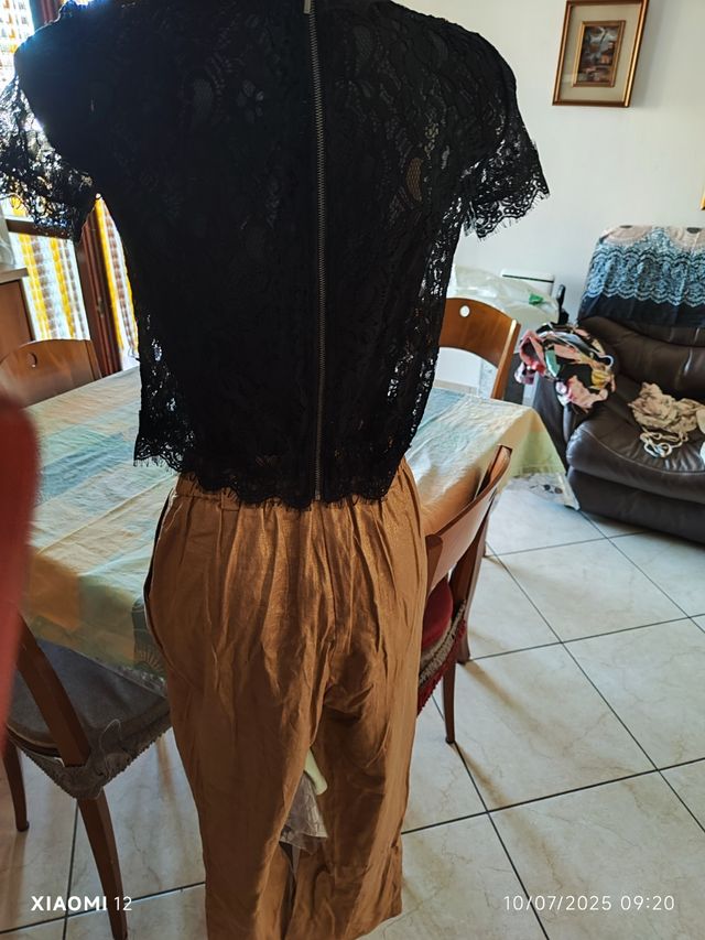 Blusa nera ricamata marrone