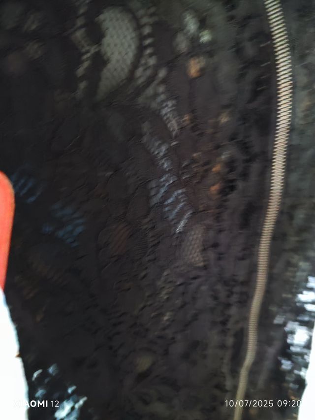 Blusa nera ricamata marrone